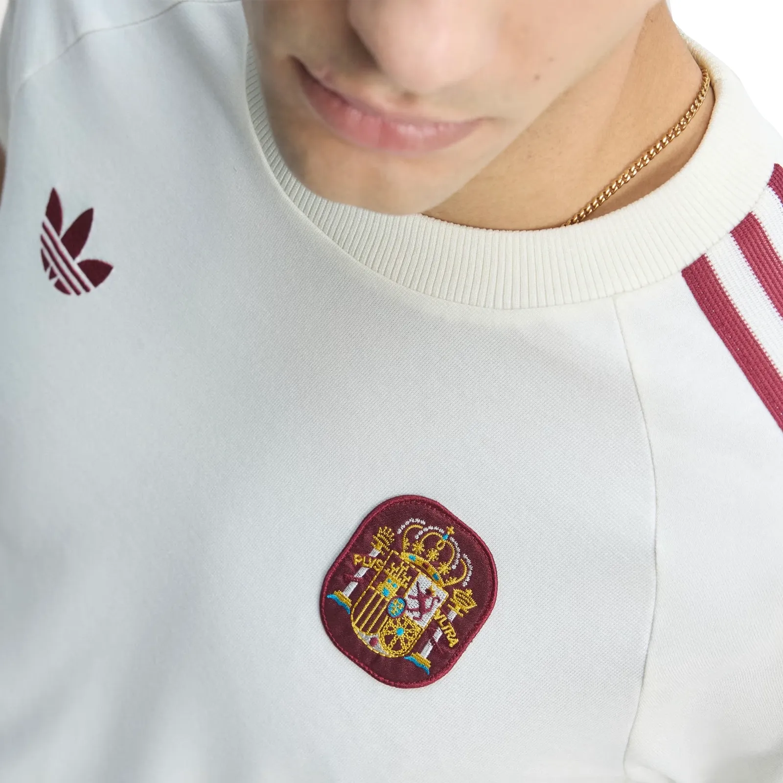 Camiseta Adidas Espanha Originals branca vista frontal para ajuste e conforto